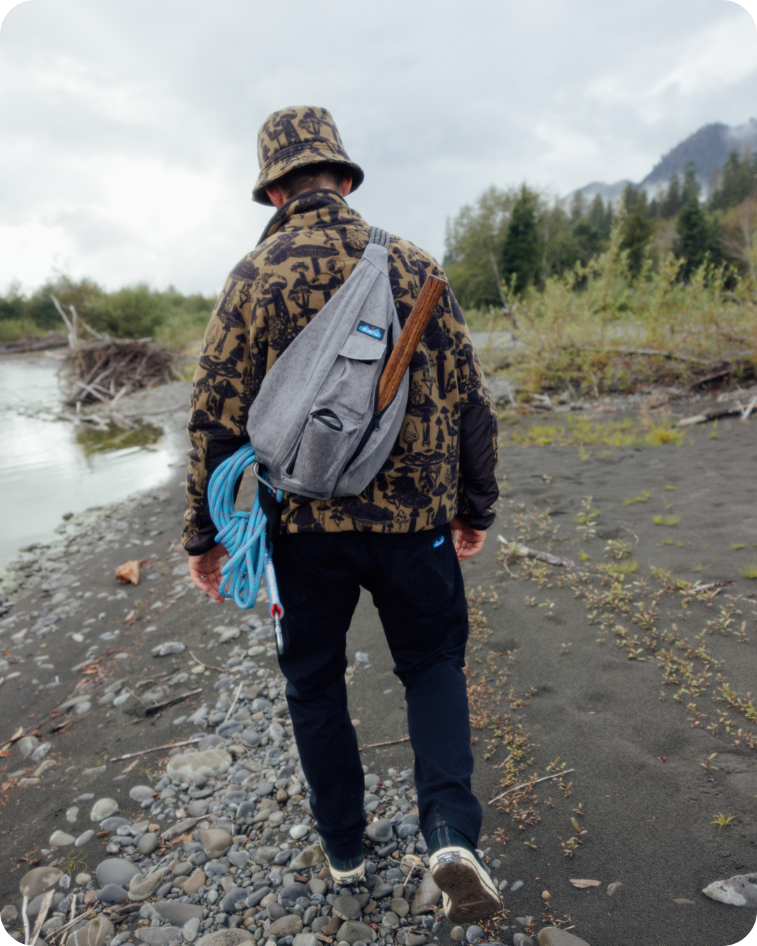 KAVU Rope Bag - Sling Pack for Hiking, Camping, and Commuting - Cactus Bloom並行輸入 Kavu Rope Sling Bag - Black